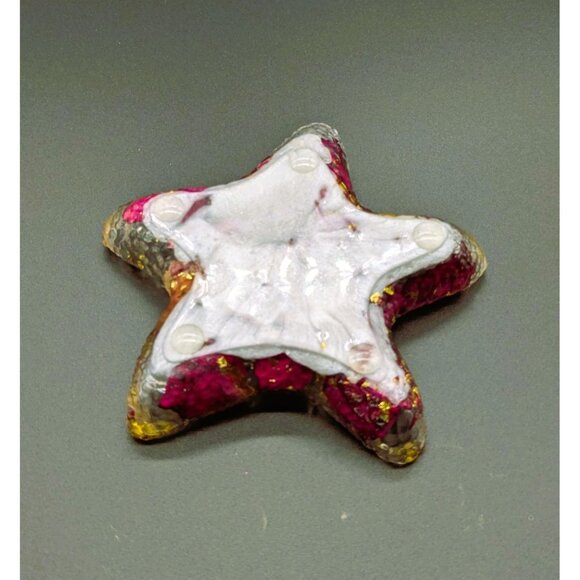 Handmade Star-Shaped Resin Trinket Dish With Rose Petals & Gold Flakes - Picture 4 of 7